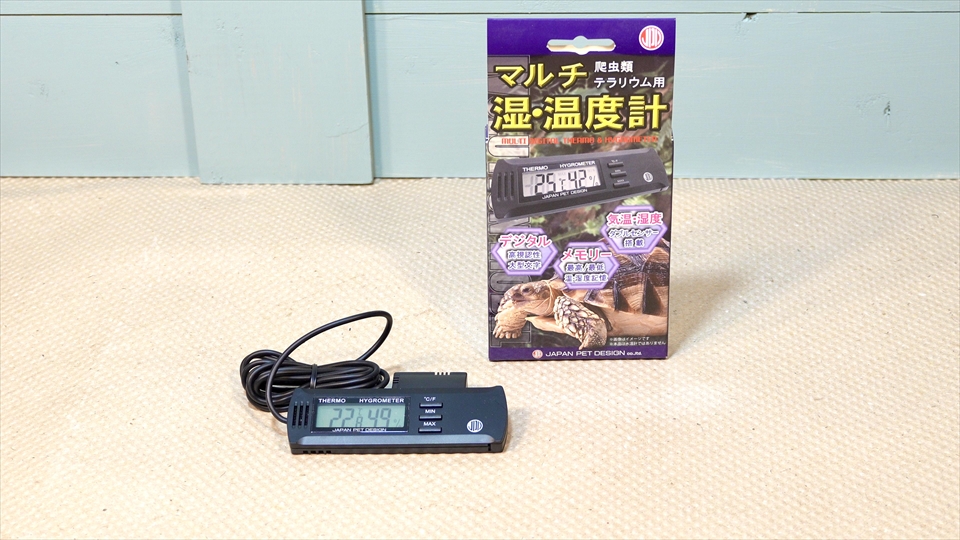 フェルナンデススキンク(ファイアースキンク・ファイヤースキンク・ベニトカゲ) の飼い方・飼育環境　デジタル式の温湿度計