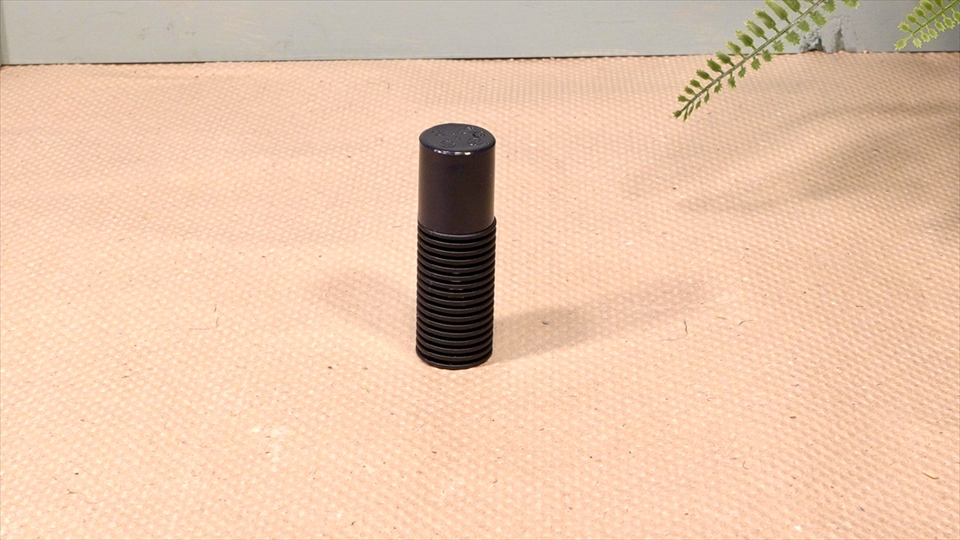 フライッシュマンアマガエルモドキ(グミガエル)用のレイアウトケージ(テラリウム・パルダリウム)を作りました。排水用のストレーナーと塩ビ管のキャップ