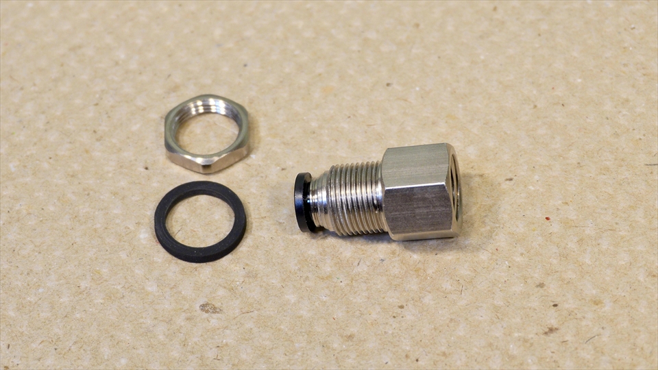 パルダリウムの排水パーツとして使用するメス隔壁ストレートと水漏れ防止のパッキン