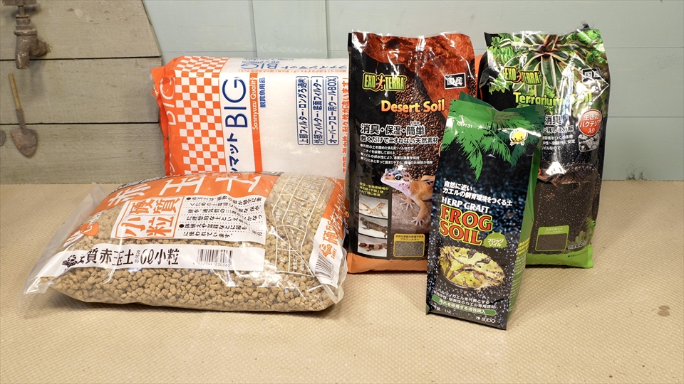 チャコガエルの飼い方・飼育用品・飼育環境・エサ(種類・量・頻度)についてまとめました・おすすめの床材(赤玉土)