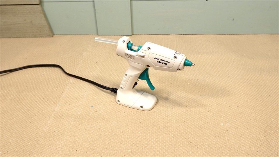 ビルマコガタジムグリガエル(ミャンマーコガタジムグリガエル・バーミーズスクワットフロッグ)・おすすめの飼育用品・飼育ケース・ダイソーのフタ付収納ケース・グルーガンで鉢底ネットを接着