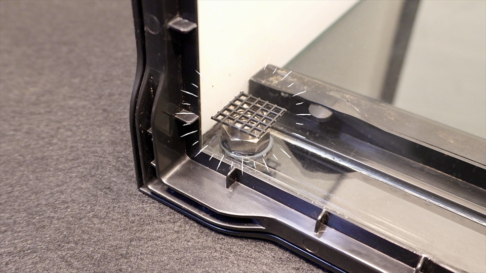 テラリウム(パルダリウム)の排水口に石やソイルが流れ込むことを防ぐ鉢底ネット