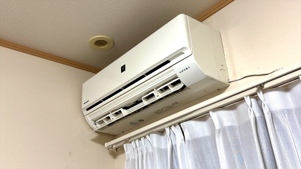 ヤドクガエルの飼育環境・エアコンで温度管理