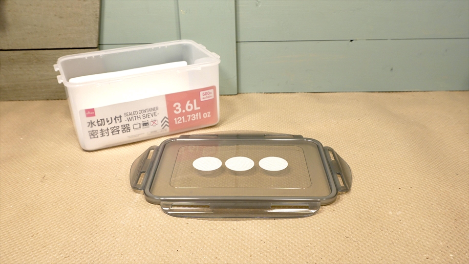 トビムシの飼い方・殖やし方・飼育用品・飼育環境・エサについてまとめました・おすすめの飼育容器(空気穴)