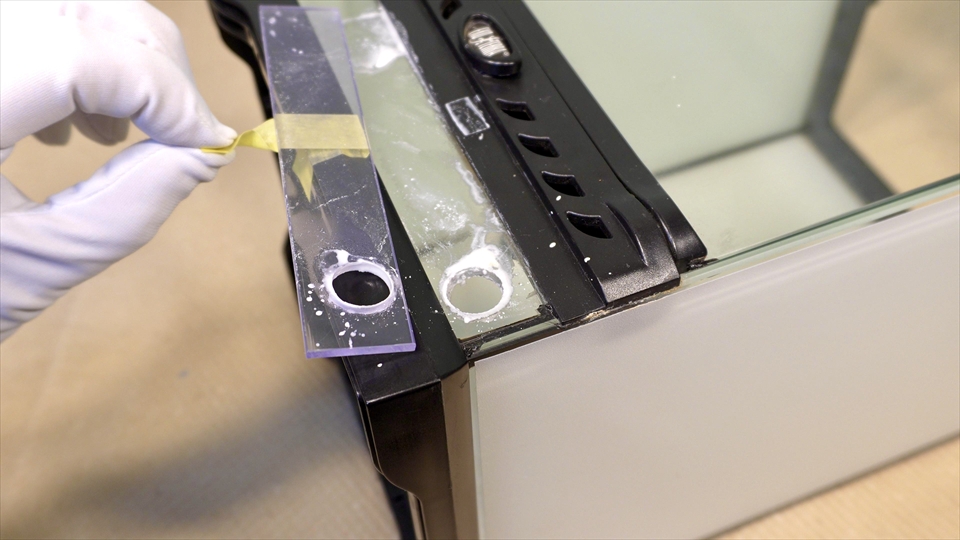 ダイヤモンドコアドリル（ダイヤモンドホールソー）によるグラステラリウムのガラスの穴開け・無事に貫通