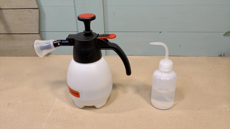 オカヤドカリの飼育用におすすめの霧吹きと洗浄ボトル
