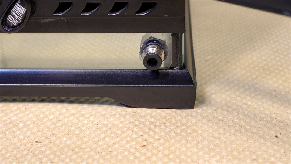 排水パーツとして使用するメス隔壁ストレートの取り付け・バスコークで防水