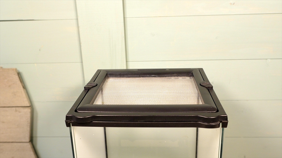 グラステラリウムの天板の通気用メッシュパネル