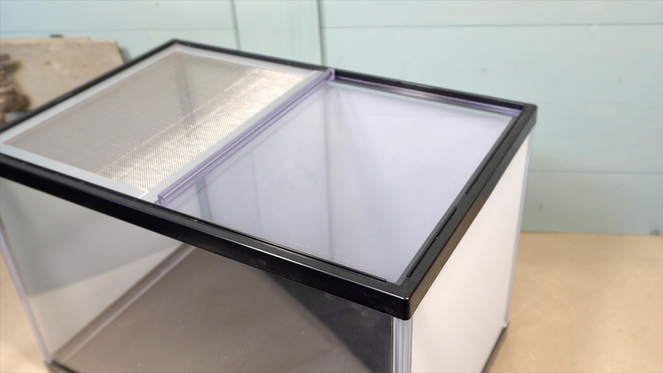 フレーム付きガラス水槽（枠付き水槽）用の自作のフタ（塩ビ板のフタ）
