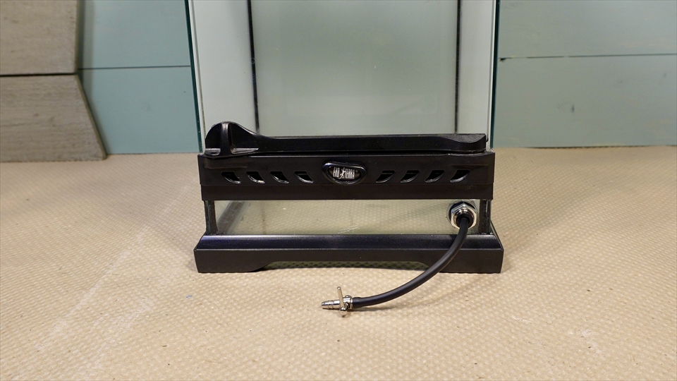 グラステラリウムの穴開け・排水パーツにエアチューブとコックを取り付け・排水システムをDIY