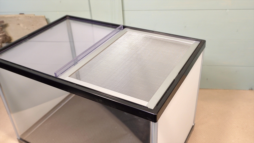 フレーム付きガラス水槽（枠付き水槽）用の自作のネット型のフタ（網蓋）