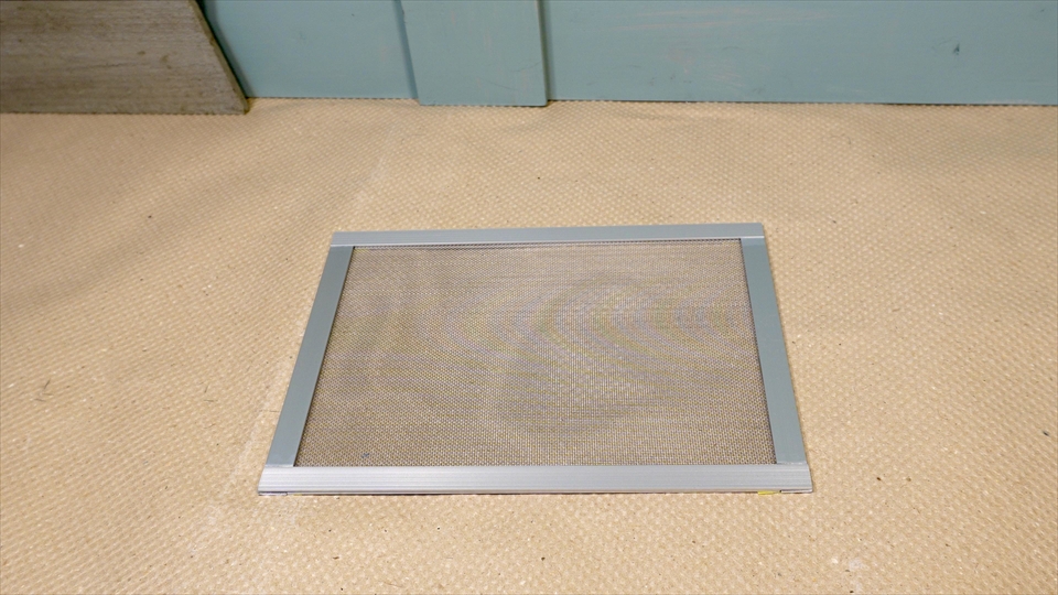 フレーム付きガラス水槽（枠付き水槽）用の自作のネット型のフタ（網蓋）